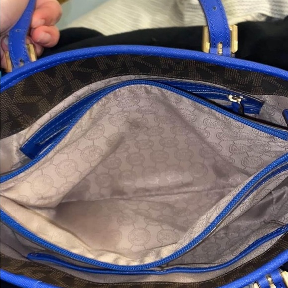 Michael Kors Jet Set Large Snap Pocket Tote - Picture 6 of 6